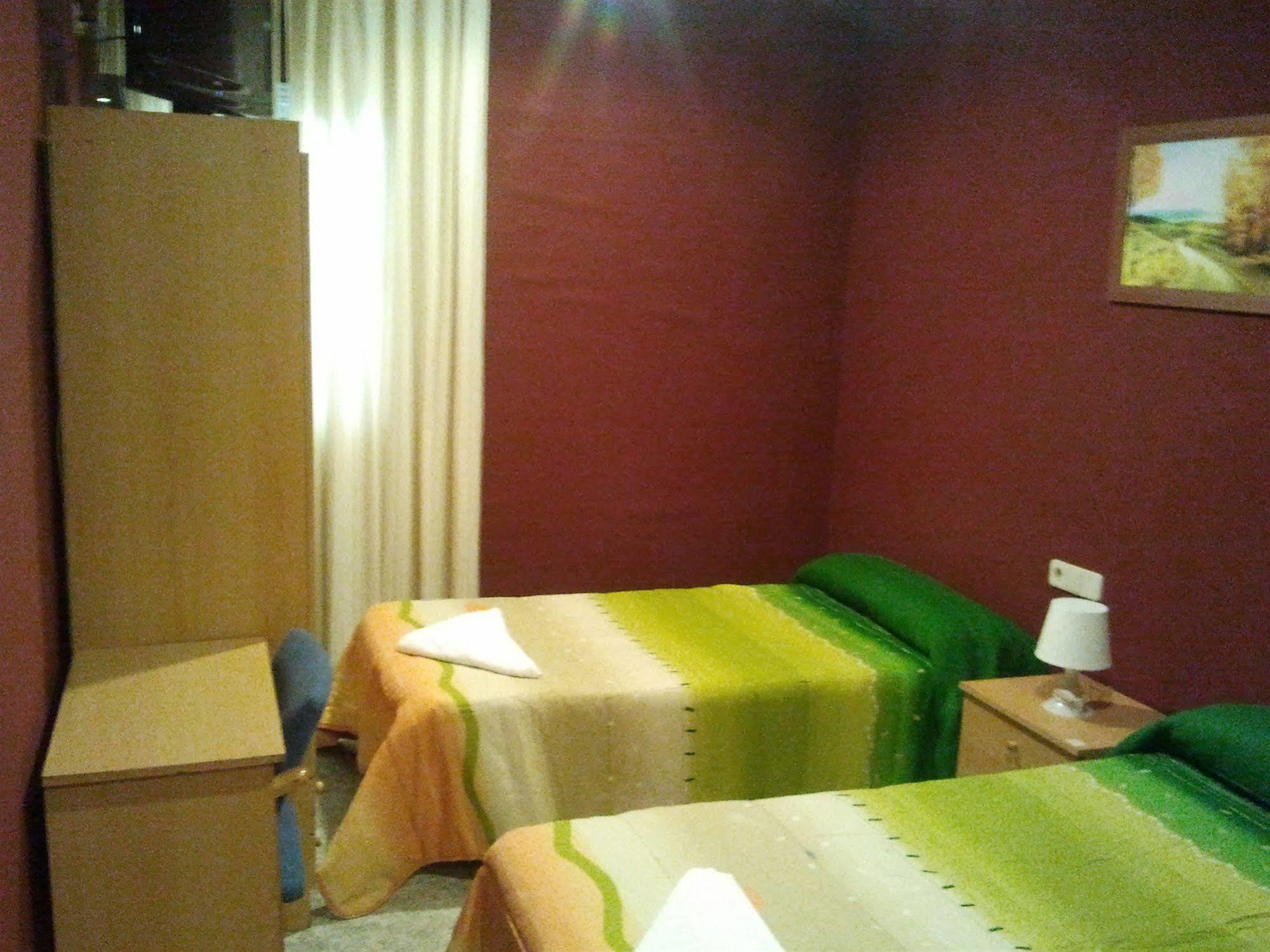 马德里 埃米利奥巴拉哈斯旅馆酒店 外观 照片